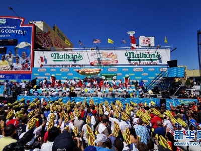 紐約舉行一(yī)年(nián)一(yī)度吃(chī)熱狗大賽